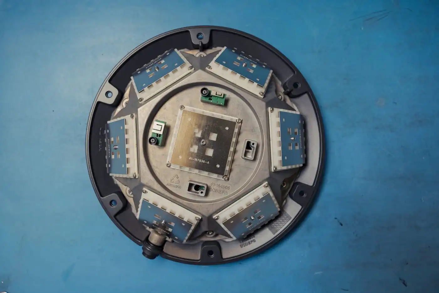 dækbilleder_13_Explorer blue background.jpg